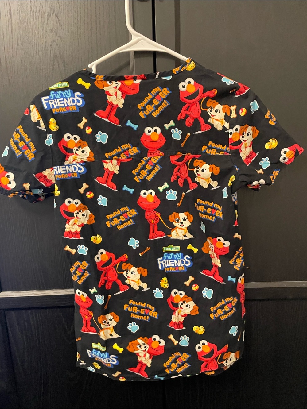Sesame Street Elmo Tango Furry Friends Scrub Top XS - Picture 2 of 4